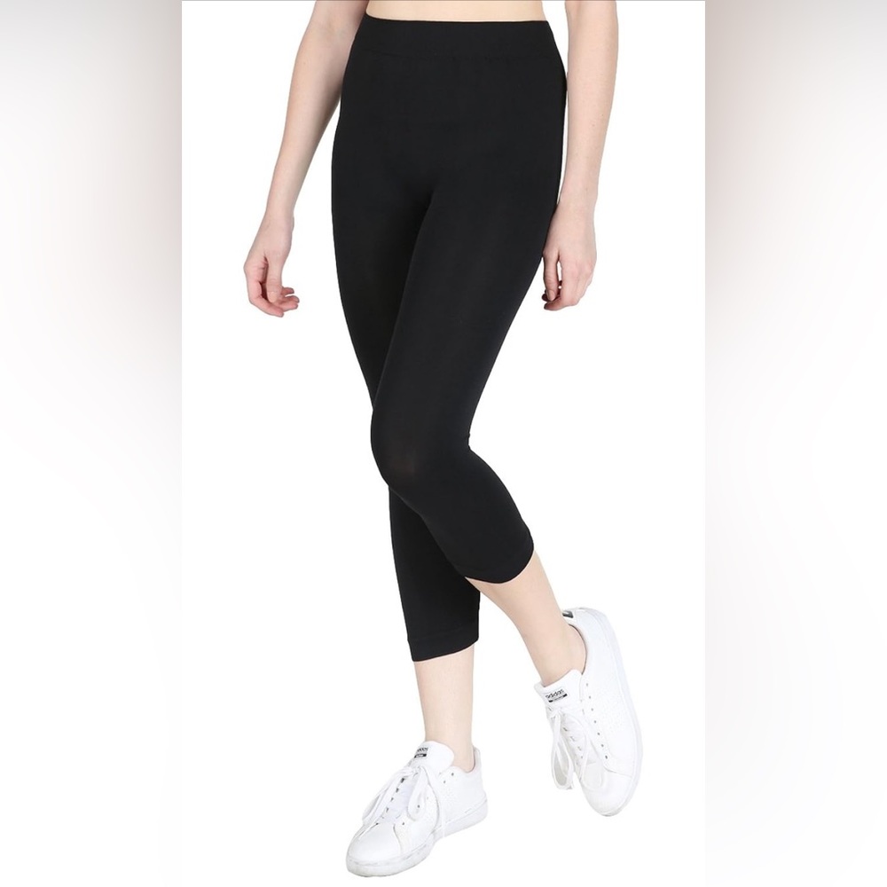 NIKIBIKI || Seamless Capri Legging in Black - One Size